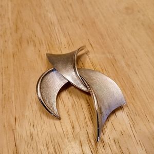 Vintage Trifari brushed silver tone brooch
